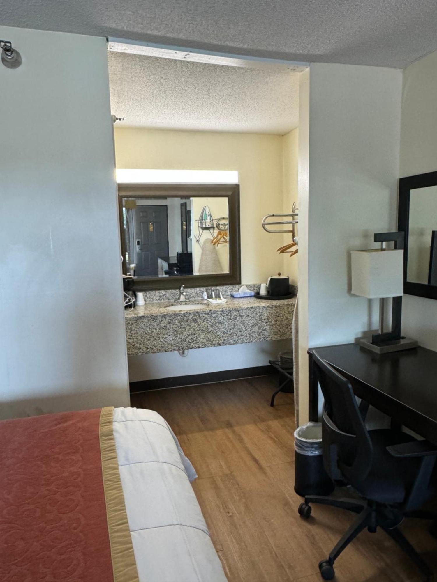 Travel Inn - Lugoff Bagian luar foto